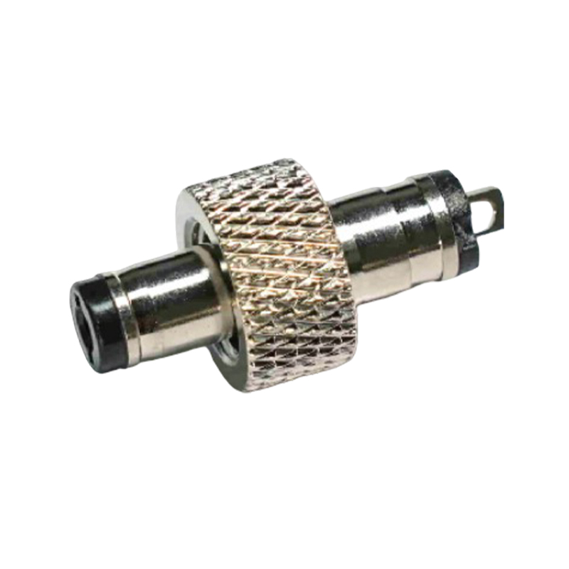 How does the highly rigid connection structure of the locking jaw head reduce vibration and tool runout in deep-cavity mold machining?