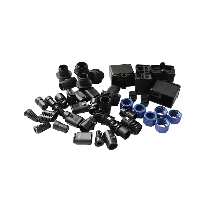 How do injection molded parts accurately replicate complex geometries and achieve high precision and detailed part reproduction?